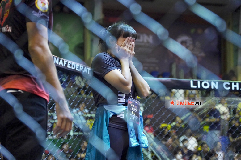 Vợ Duy Nhất khóc khi chứng kiến chồng thắng ngược ở tứ kết Lion Championship - Ảnh 1