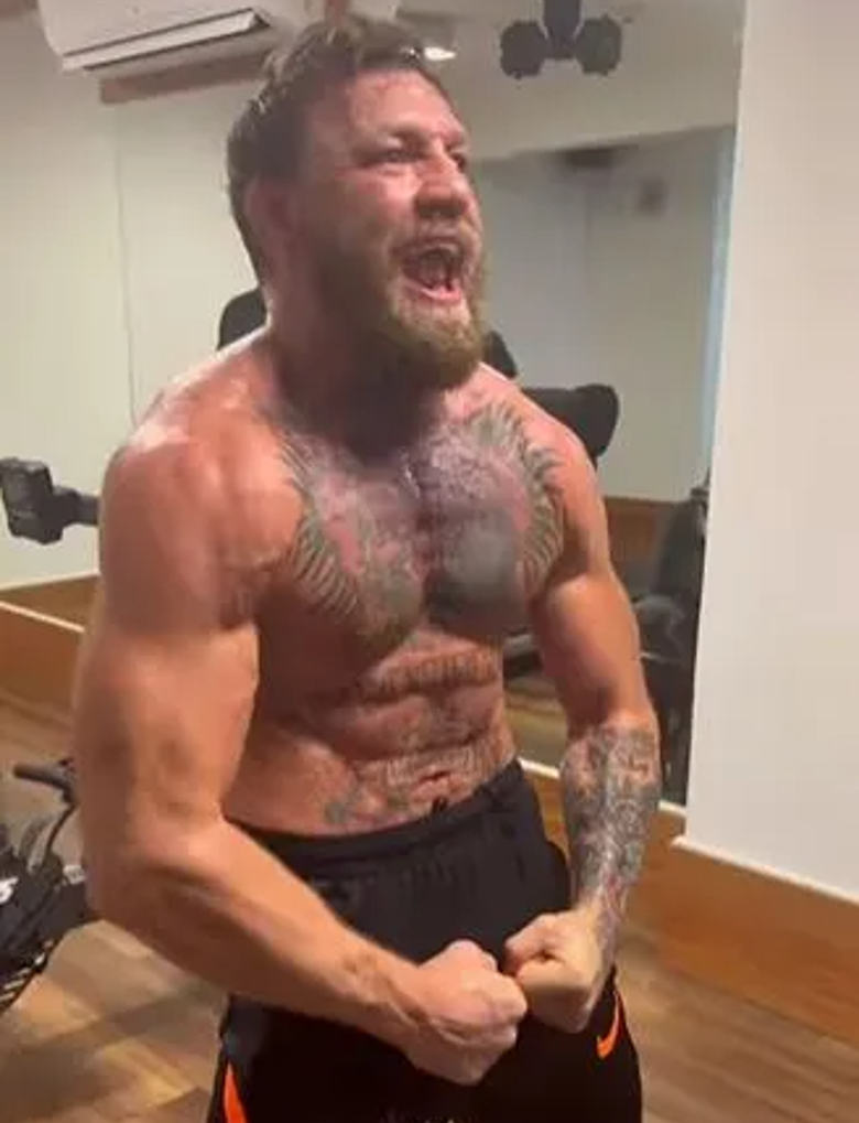 McGregor khoe cơ bắp trước ngày trở lại thi đấu cho UFC - Ảnh 3