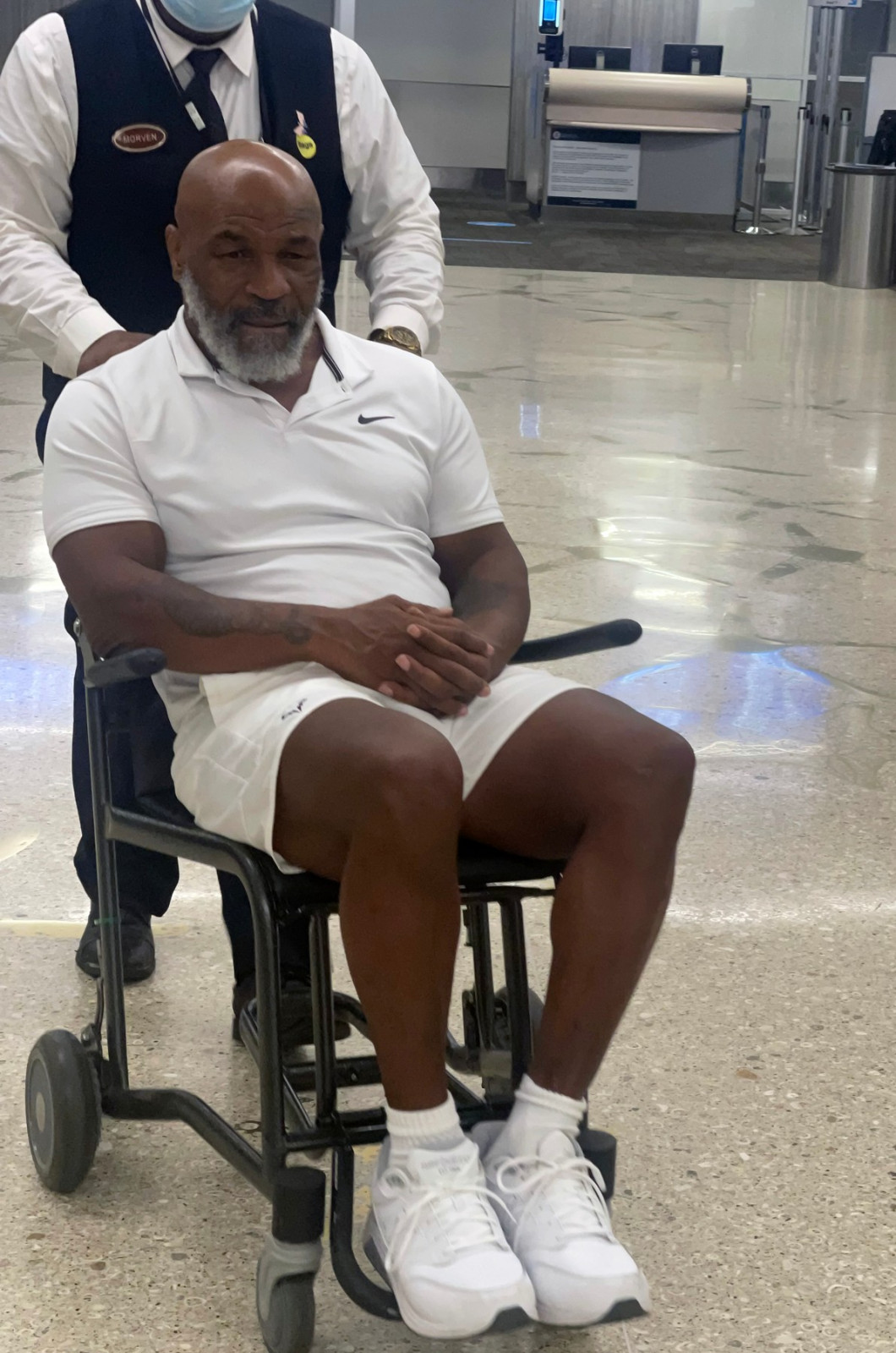 Mike Tyson trải lòng về sức khỏe sau tấm hình ngồi xe lăn: Tôi còn may chán! - Ảnh 2