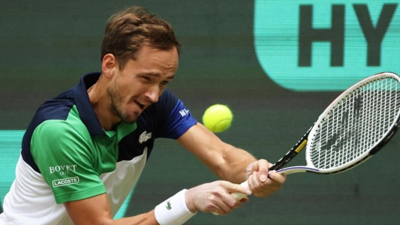 Medvedev ném vợt khi thua sốc ở Moselle Open, bị CĐV Pháp chế nhạo - Ảnh 3