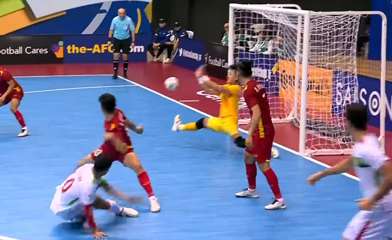 TRỰC TIẾP Futsal Việt Nam 0-4 Iran: Đội bạn ghi bàn từ sân nhà - Ảnh 8