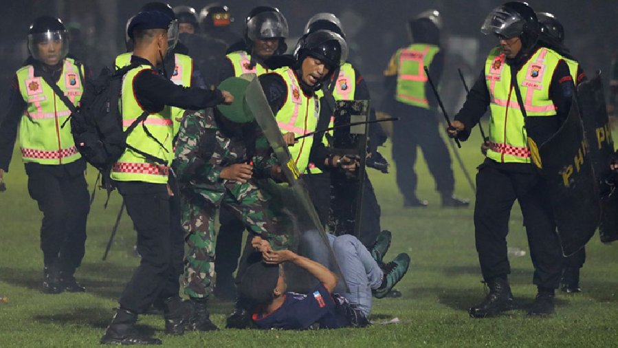 Indonesia có bị tước quyền đăng cai U20 World Cup 2023 vì bạo loạn 127 người chết hay không?