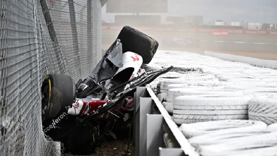Xe của Zhou Guanyu gặp tai nạn, bị lật ngược và kéo rê 200m trên đường đua F1