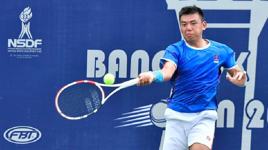 giày đánh tennis Lý Hoàng Nam đánh bại tay vợt Thái Lan, vào vòng 2 Nonthaburi Challenger 3