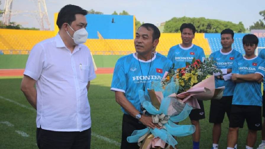 lịch đá bóng việt nam vs malaysia HLV Đinh Thế Nam nhiễm COVID-19