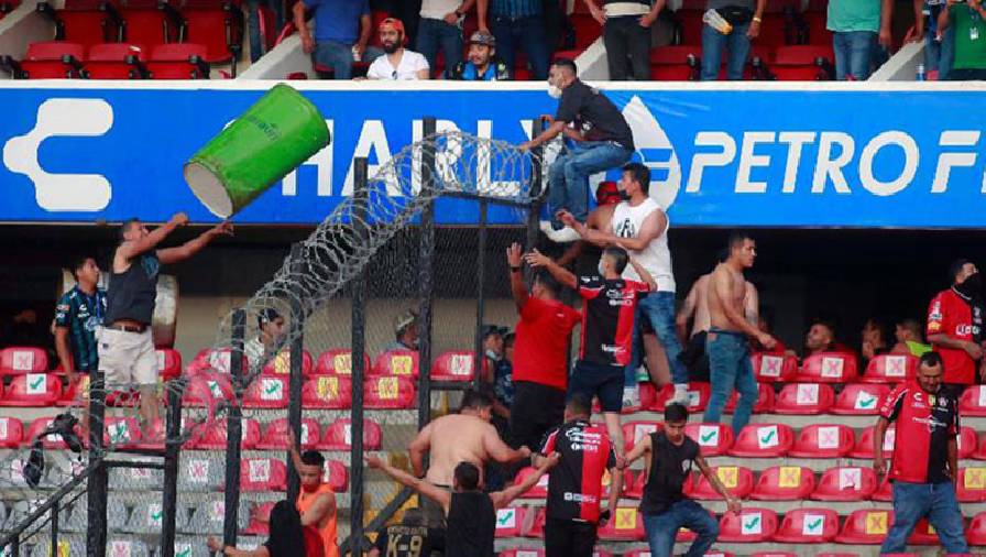 fifa lên tiếng về trọng tài Giải VĐQG Mexico cấm CĐV đội khách tới sân sau vụ ẩu đả khiến 26 người nhập viện