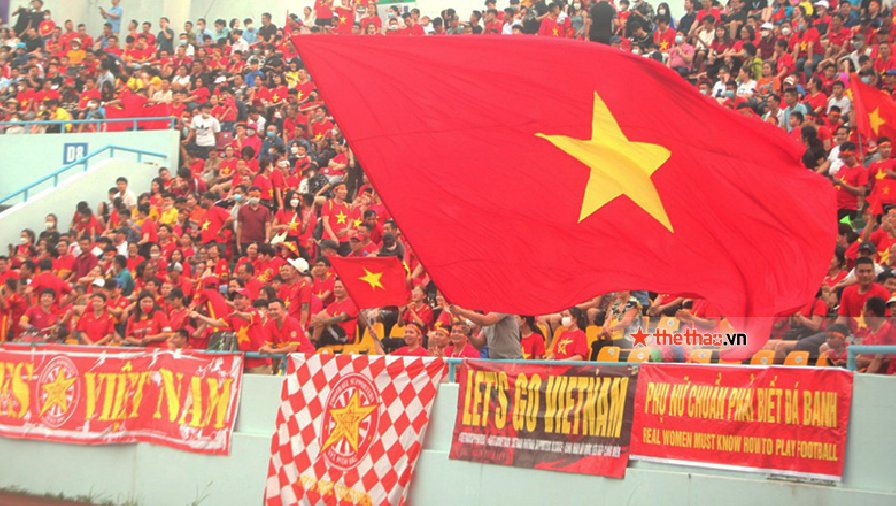 Sân Cẩm Phả rực rỡ sắc đỏ ở trận chung kết SEA Games 31 giữa Việt Nam vs Thái Lan