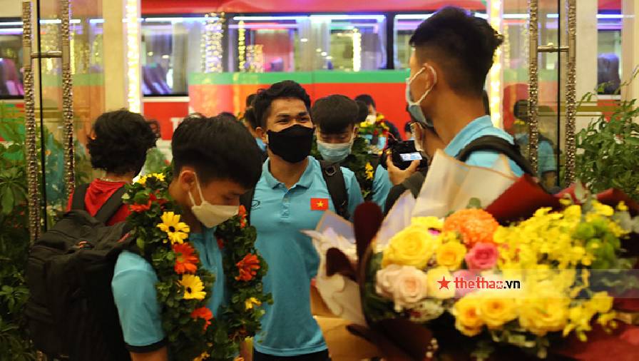 lịch aff cup 2018 việt nam Những người hùng U23 Việt Nam về nước trong vòng tay nồng ấm của NHM