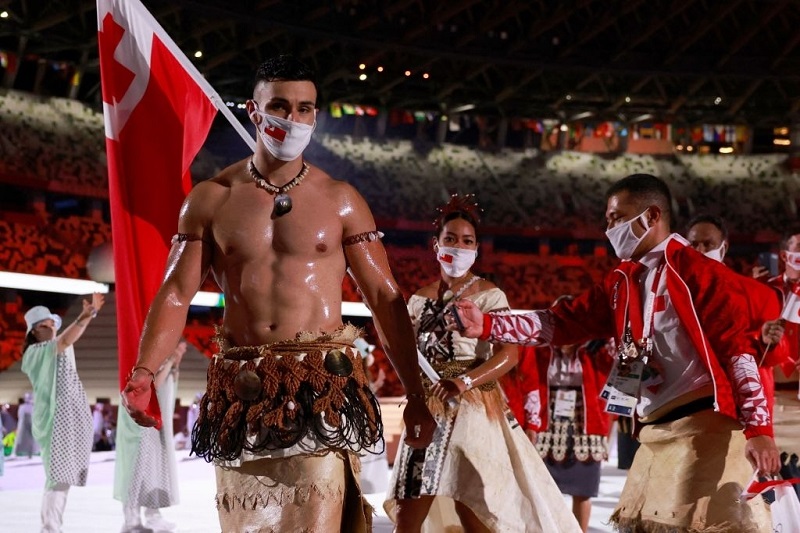 Pita Taufatofua, người cầm cờ Tonga cởi trần 'hot' nhất lễ ...