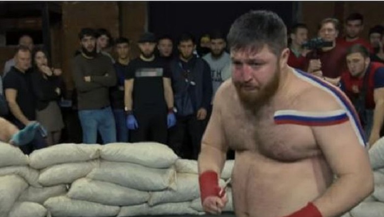 Hỗn chiến trong nhà hàng, nhà vô địch MMA nặng 110 kg bị đâm chết - Ảnh 2.